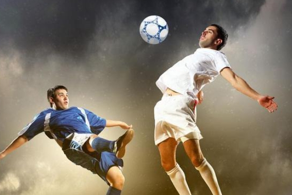 為什么足球球員的薪資都很高？